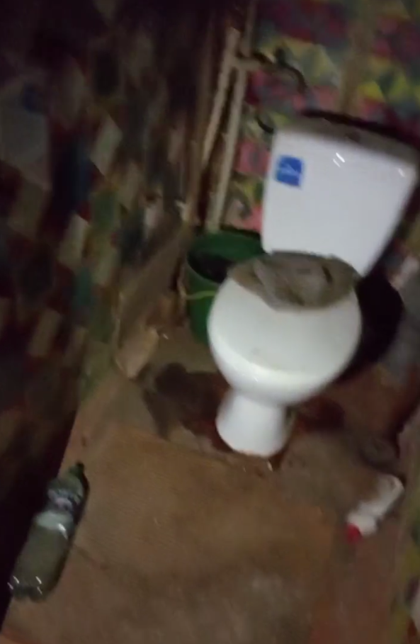 Прийшов "руский мір". В окупованому Маріуполі будинки заливає нечистотами, місцеві обурені